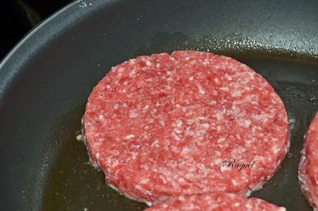 Hamburguesas de ternera con mermelada de pimientos rojos