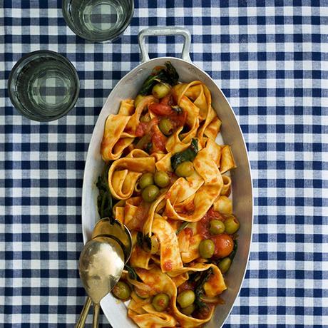 PAPPARDELLE ALL`ARRABIATA DE TOMATES CHERRY, CON ESPINACAS Y OLIVAS