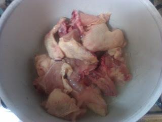 Pollo con picadillo de aceitunas negras