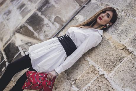 SUPERPOSICIÓN DE PRENDAS: VESTIDO+JEANS+CORSÉ