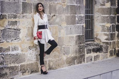 SUPERPOSICIÓN DE PRENDAS: VESTIDO+JEANS+CORSÉ