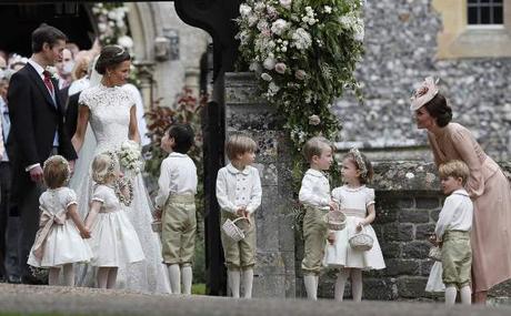 Pippa Middleton una novia clásica con vestido de encaje de Giles Deacon