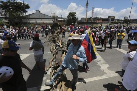 Oposición Venezolana cumple 50 días en las calles