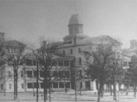 Cadaveres enterrados en la universidad de Mississippi