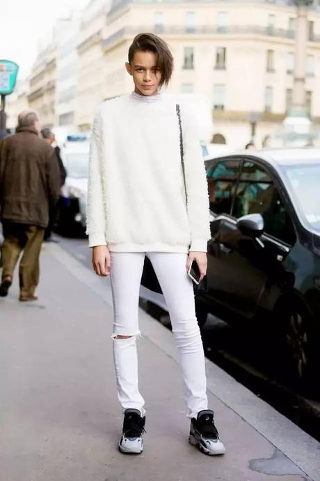 ¿Cómo usar pantalón blanco en invierno?