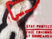 artista agrega condones penes pintados calles Londres para concienciar sobre