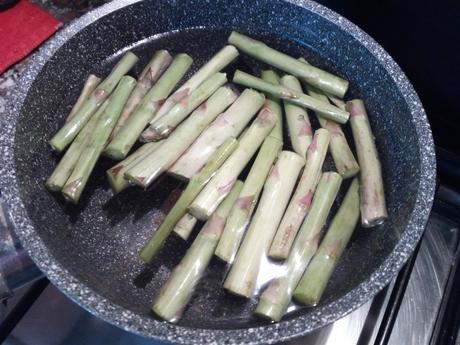 Pasta con espárragos verdes – Macarrones con espárragos trigueros y chorizo – Penne asparagi e salsiccia macarronesesparragoschorizo1