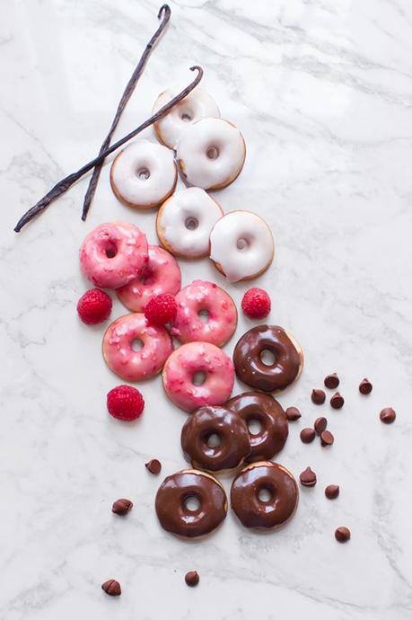 strawberry chocOlate & vanilla mini donuts: 