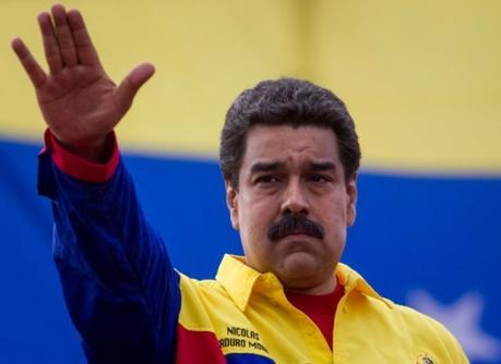 Maduro firmó decreto con las bases para hacer la Constituyente a su medida