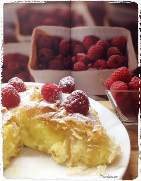 Tarta crujiente con crema y frambuesas
