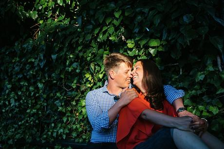 pareja-sol-hiedras-sesion-fotografica-zaragoza