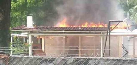 Incendian la vivienda donde creció Hugo Chávez #Venezuela