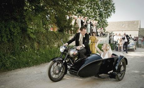 Sidecar como alternativa al coche de novios - Foto: www.confetti.co.uk