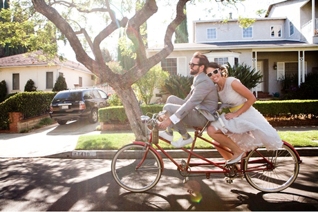 Bicicleta como alternativa al coche de novios - Foto: www.intimateweddings.com