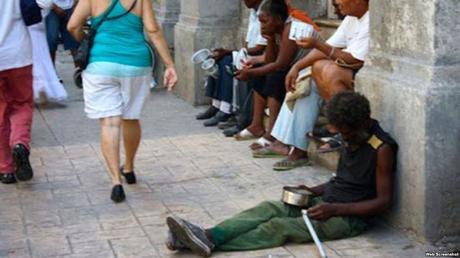 Crece considerablemente el número de “mendigos” en sitios turísticos de La Habana