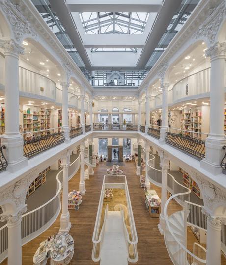 Carturesti Carusel, una lujosa librería que evoca la relación entre la cultura y la arquitectura