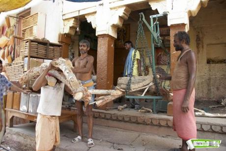 CEREMONIA DE CREMACIÓN PARA LOS HINDÚES EN VARANASI