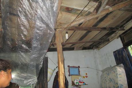 Una madre y su hija llevan 7 años sin techo en Bayamo, Granma