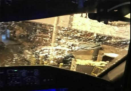 Avión con destino a Madrid regresa a Miami tras impacto de rayo