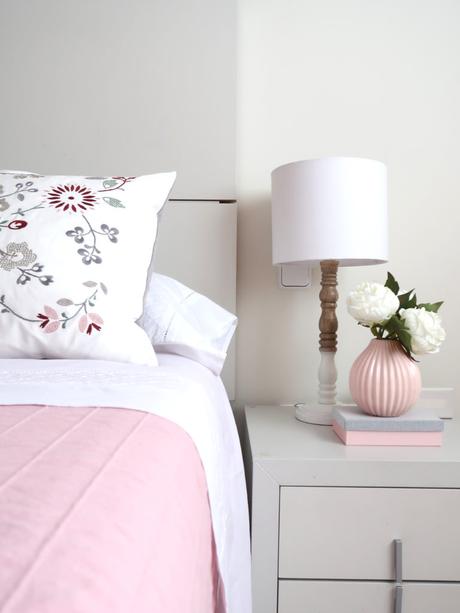La decoración de mi dormitorio en ... ¡Blanco y Rosa!