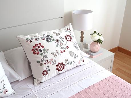 La decoración de mi dormitorio en ... ¡Blanco y Rosa!