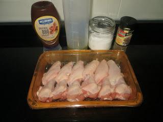 ALITAS DE POLLO CON SALSA BARBACOA