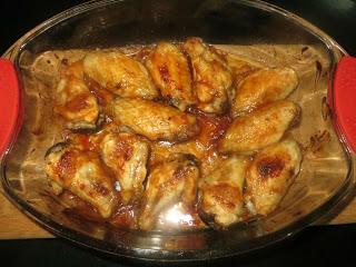 ALITAS DE POLLO CON SALSA BARBACOA