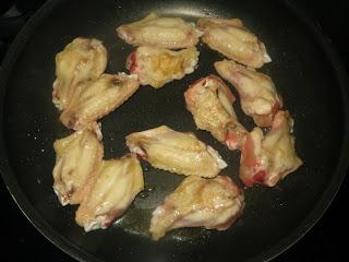 ALITAS DE POLLO CON SALSA BARBACOA