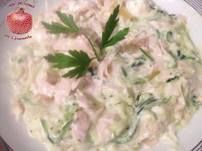 Espaguetis de calabacín con queso crema