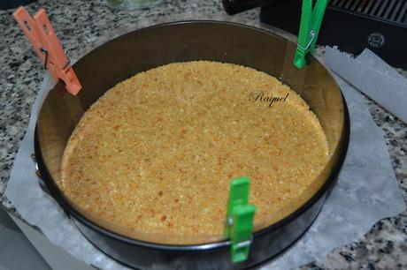 Tarta mousse con frutas del bosque