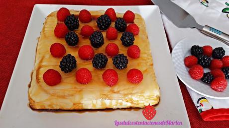 Pastel de Piña con Fruta del Bosque