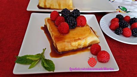 Pastel de Piña con Fruta del Bosque