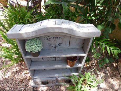 Pequeño mueble para la cocina de María