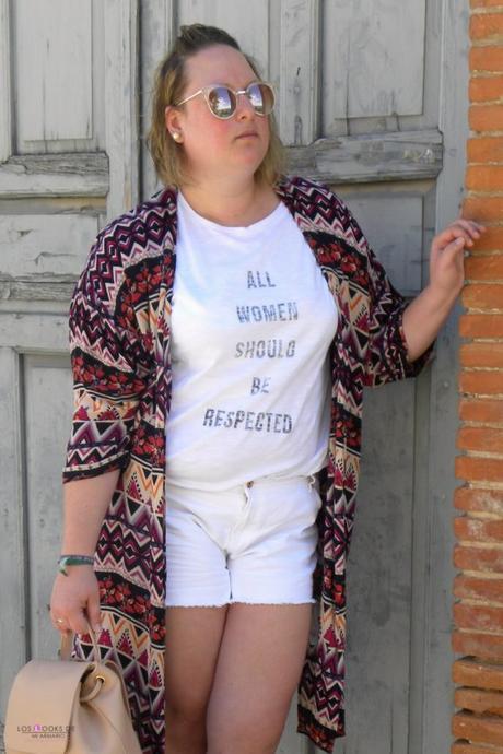 look talla grande con camiseta respeto sobre la mujer de violeta by mango con short blanco de primark y accesorios nude para un outfit de primavera