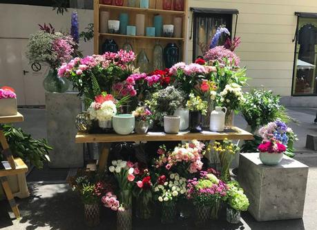 VOGUE FLOWER MARKET.