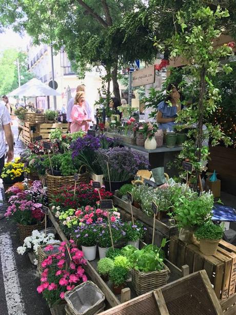 VOGUE FLOWER MARKET.