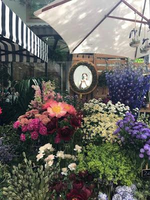 VOGUE FLOWER MARKET.