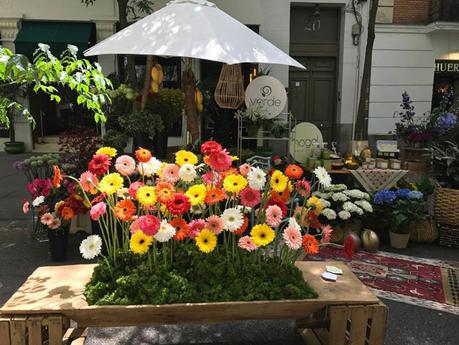 VOGUE FLOWER MARKET.