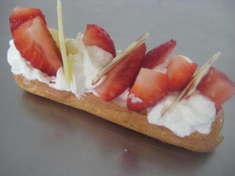 ÉCLAIRS O RELÁMPAGOS DE FRESAS Y NATA