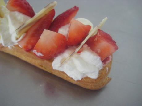 ÉCLAIRS O RELÁMPAGOS DE FRESAS Y NATA