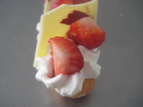 ÉCLAIRS O RELÁMPAGOS DE FRESAS Y NATA