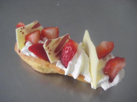 ÉCLAIRS O RELÁMPAGOS DE FRESAS Y NATA