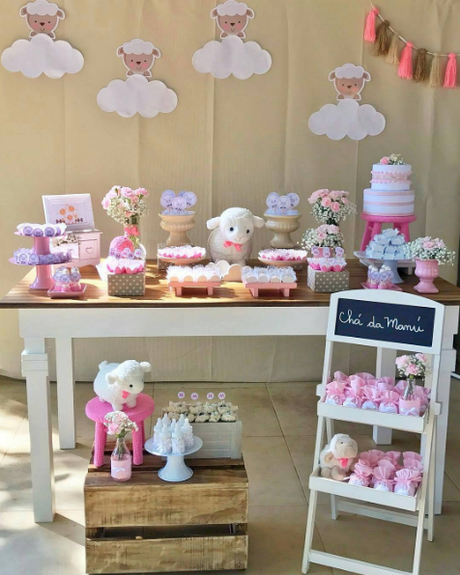 Un baby shower contando ovejitas