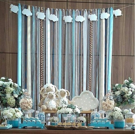 Un baby shower contando ovejitas