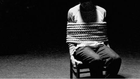 3 mujeres secuestran y abusan sexualmente de un joven