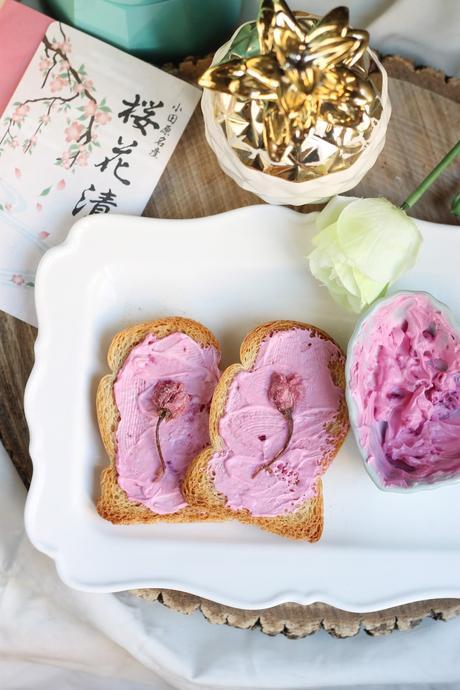 Receta Express: Tostada rosa con sakura