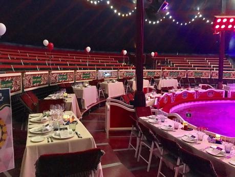 Cena espectáculo en la carpa del Circo Raluy Legacy