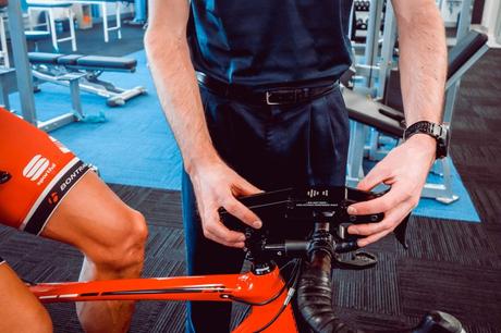 ¿Dolor en la muñeca? Te enseñamos como evitarlo