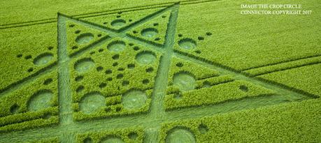 Aparecen dos misteriosos crop circles, a pocos metros, en Wiltshire (Reino Unido)