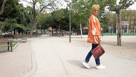 Camiseta, vaqueros y kimono